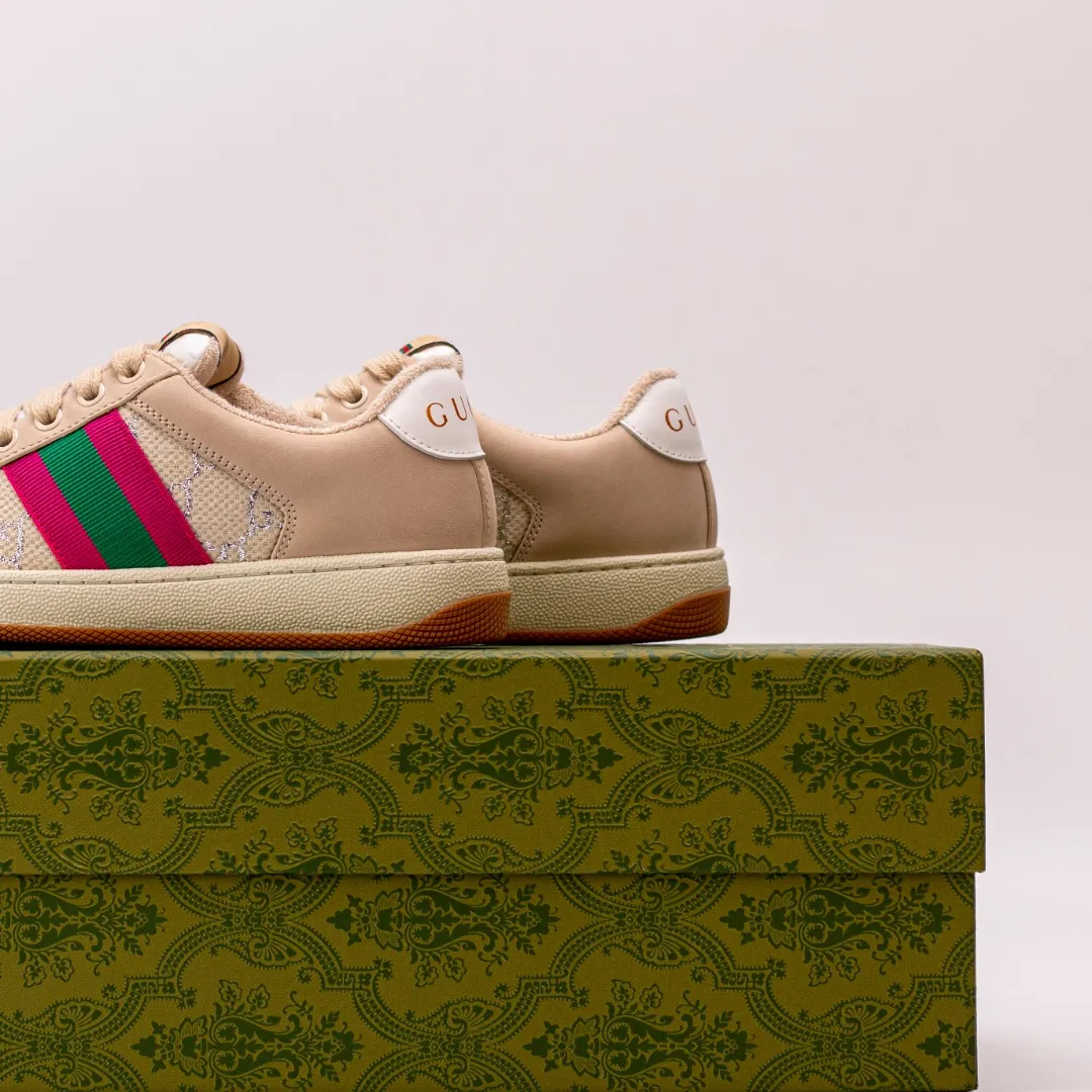 Factory price 580 [Higher version] GUCCI casual sports distressed small dirty shoes, polished cowhide fabric, hand-made distressed effect!  Original terry cloth, delicate, soft, comfortable and breathable. Privately molded steel-stamped two-color original TPU outsole (lower layer is wider, upper layer is narrower) to differentiate the wrong version of the outsole in the market. Fabric, material, outsole, detail comparison SIZE: 34-41, 38-45 regular size (women's 34, 41, men's 38, 45 customized, non-returnable and non-exchangeable) (women's colors and men's models need to be customized)